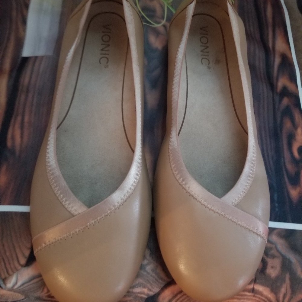 Vionic Carroll Women's Nude Leather Flats -9